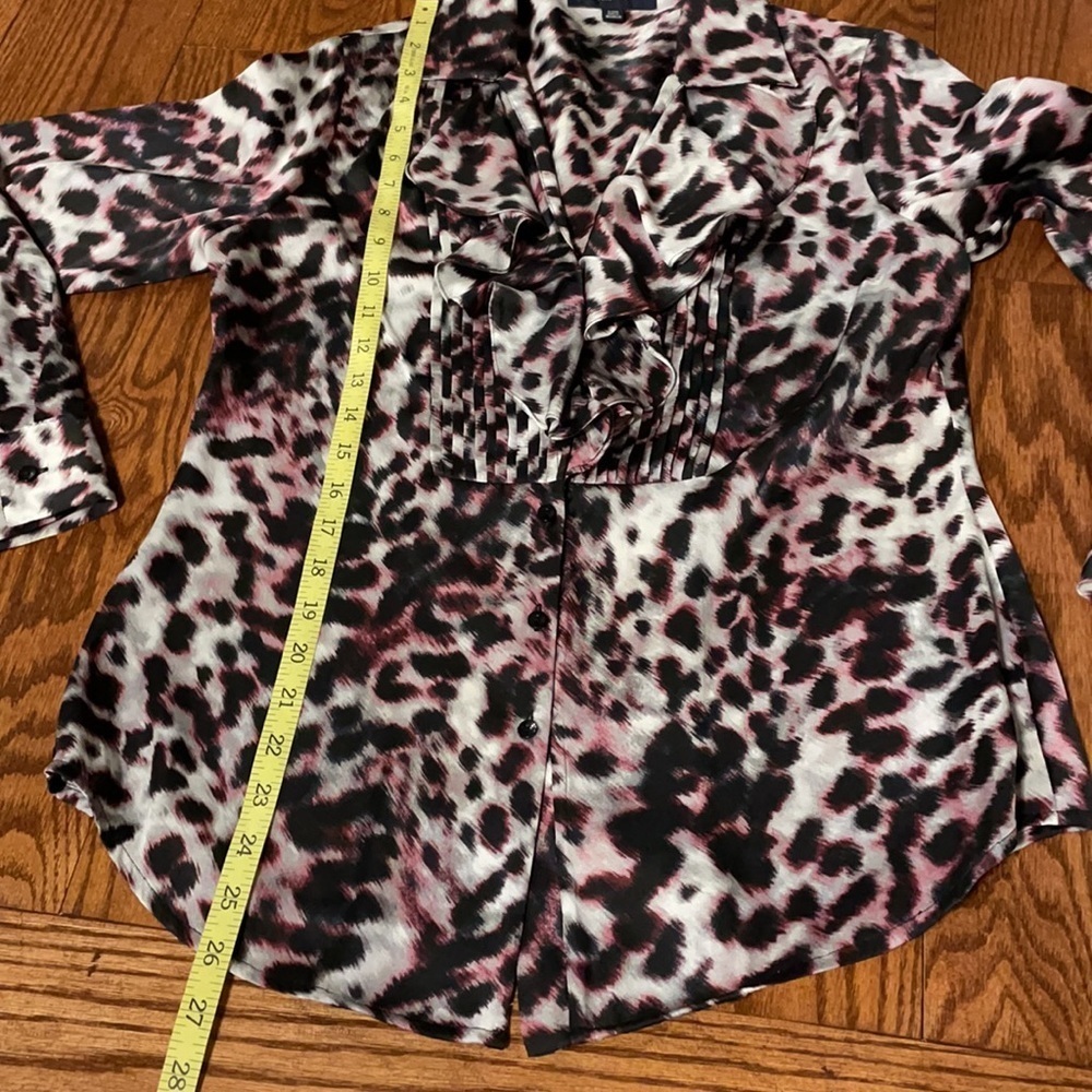 NWOT JONES NEW YORK RUFFLED / PLEATED FRONT BLOUSE. V neckline ANIMAL PRINT Sz S - Picture 10 of 12